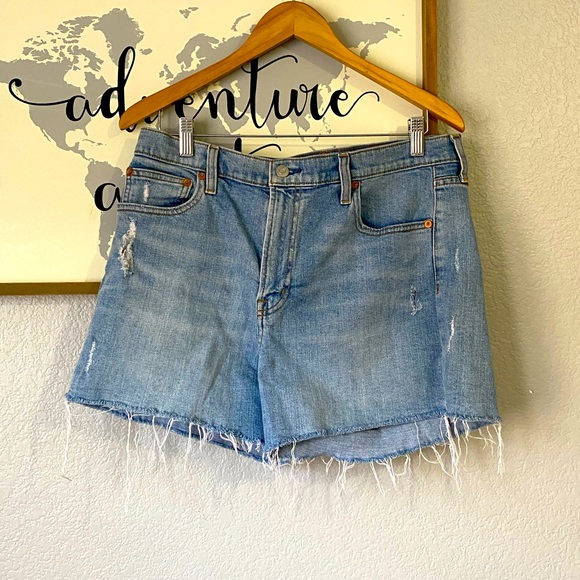 Gap High rise distressed shorts vguc - Picture 2 of 5